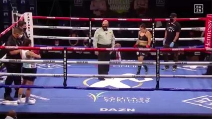 Boxe : Ebanie Bridges débarque en petite tenue à la pesée et crée la polémique