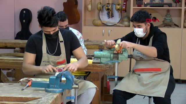 ÖĞRENCİLER, OKULDA ALDIKLARI EĞİTİMLE ENSTRÜMAN ÜRETİYOR -2