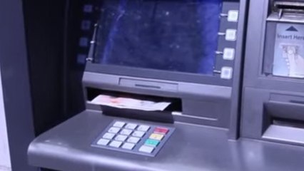 Découvrez la réaction des gens face à de l'argent laissé dans un distributeur