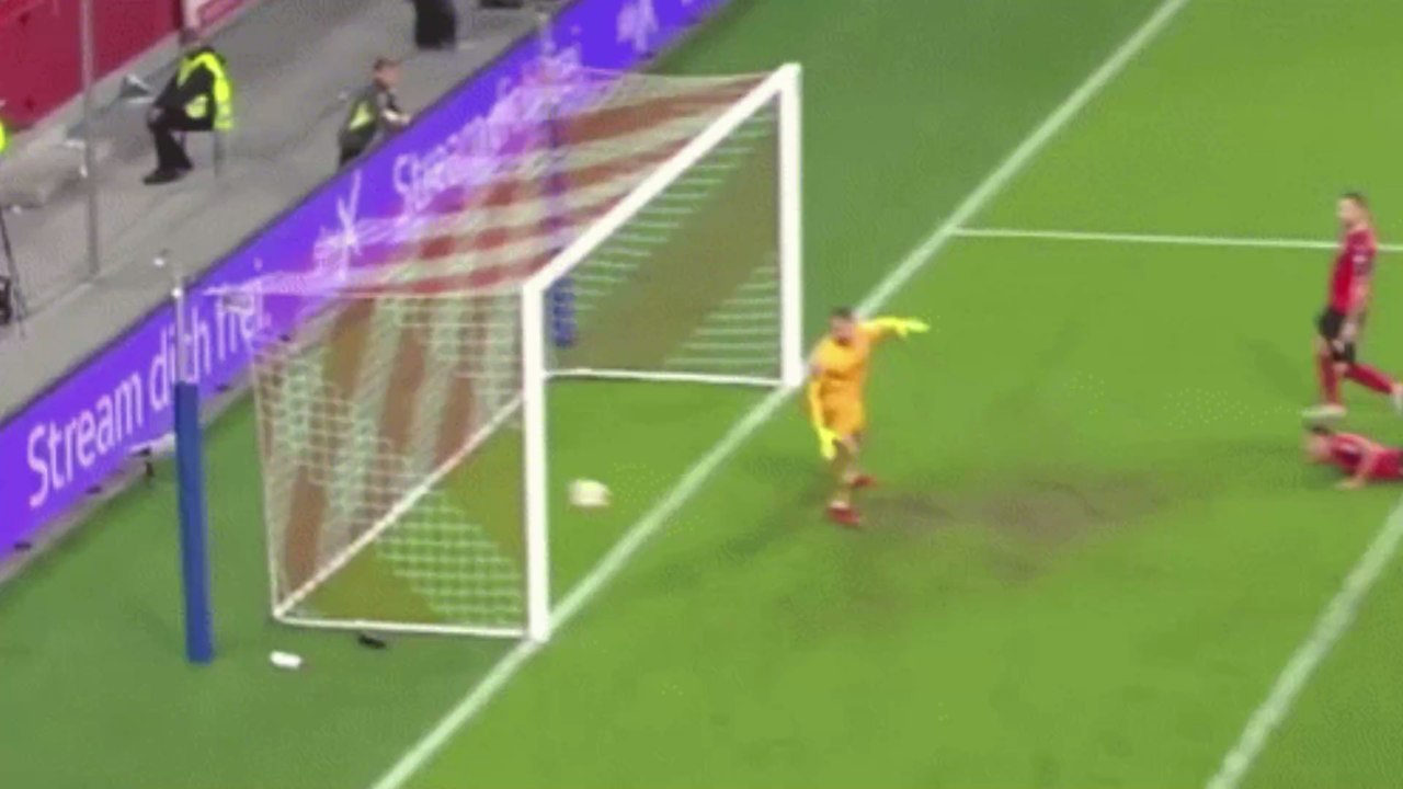 Insolite : le gardien Tom King bat le record du monde du but le plus lointain