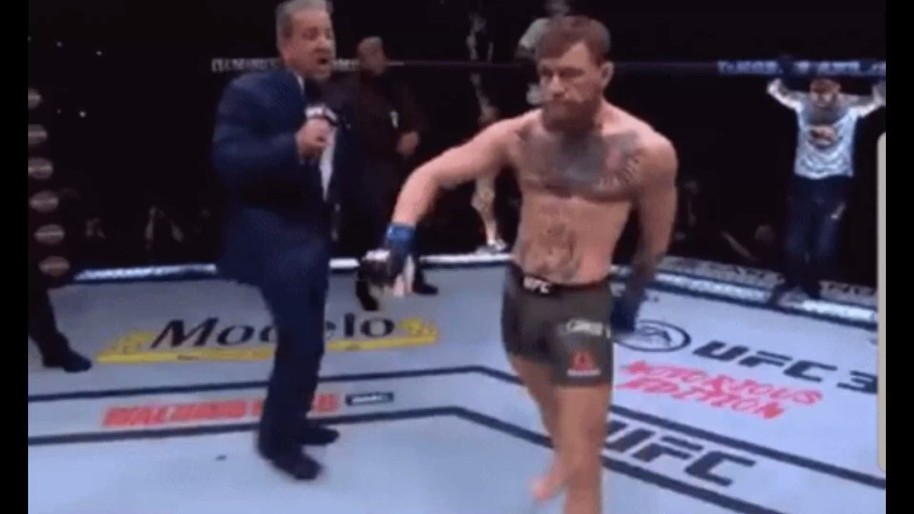 Bellator 258 : Michael Page brise en deux le nez de Derek Anderson sur un violent coup de pied