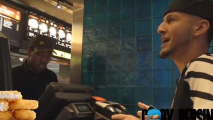 Il passe commande chez McDonald's de la manière la plus originale du monde