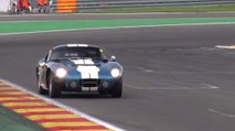 Une splendide voiture de collection, la Shelby Daytona Cobra Coupe, s'attaque au circuit de Spa-Francorchamps