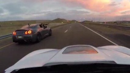 Toyota Supra, Nissan GT-R... Les plus puissantes voitures s'affrontent en pleine autoroute