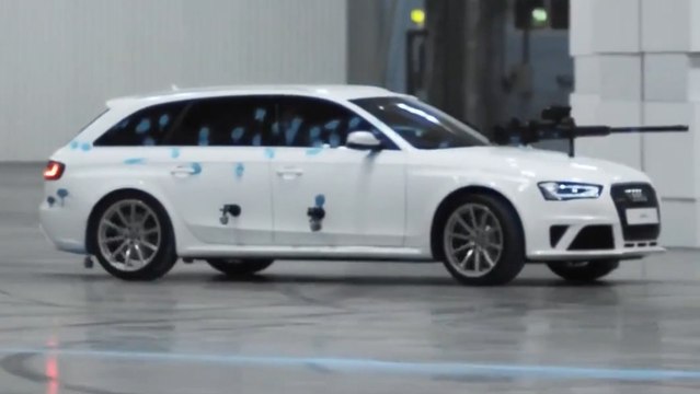 Le paintball en voiture , un nouveau sport qui a l'air vraiment très fun