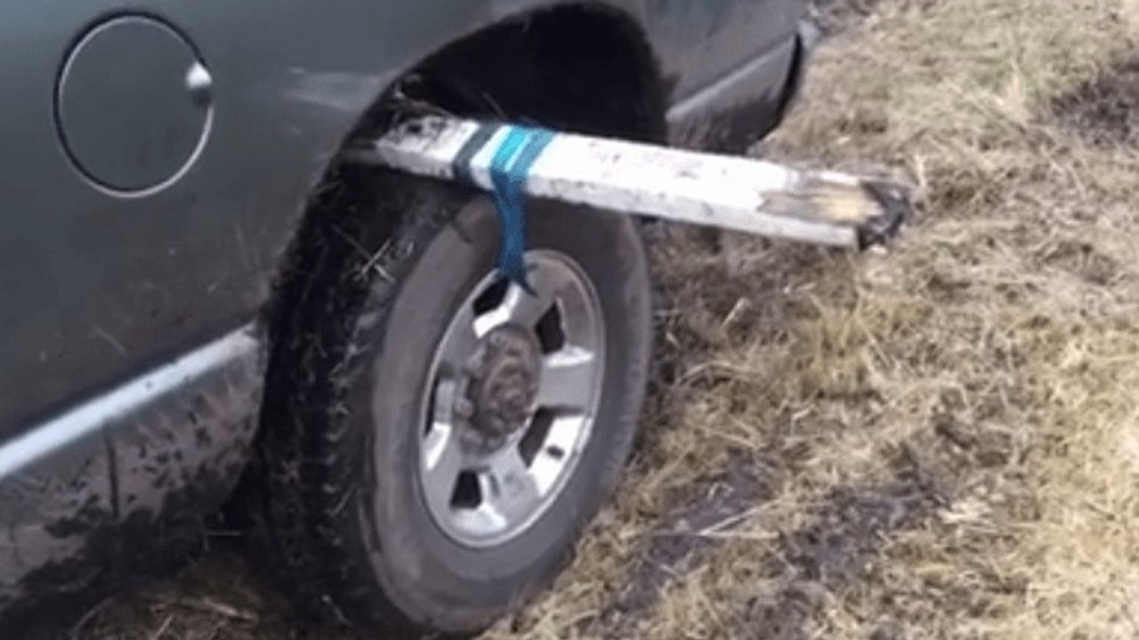 L'astuce imparable pour dégager sa voiture enlisée