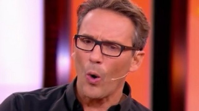 A prendre ou à laisser : Julien Courbet craque pour les obus d'une candidate bimbo