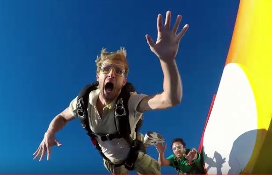 Babysitting 2 : Une nouvelle bande-annonce déjantée pour la suite au Brésil