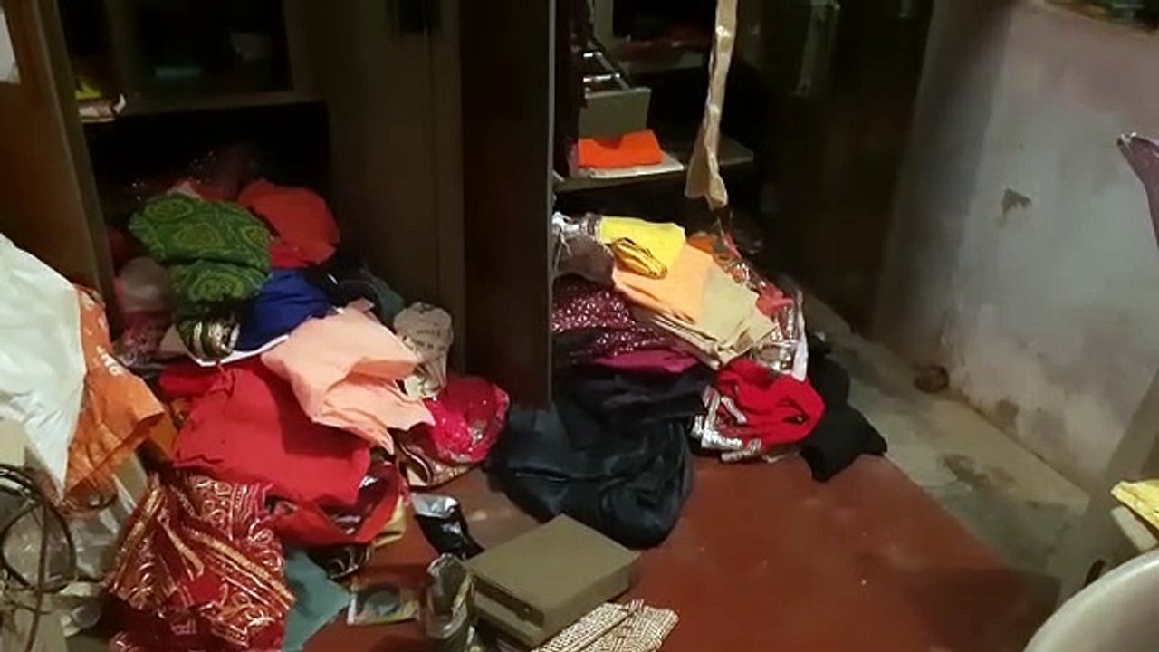 एक रात में ही चार घरों के ताले टूटे, जाग होने पर तिजोरी छोड़कर भाग गए चोर