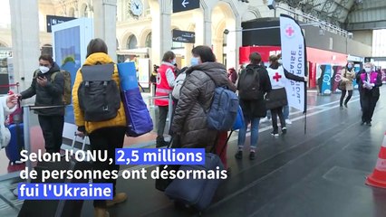 Paris: des réfugiés ukrainiens pris en charge par la Croix-Rouge gare de l'Est