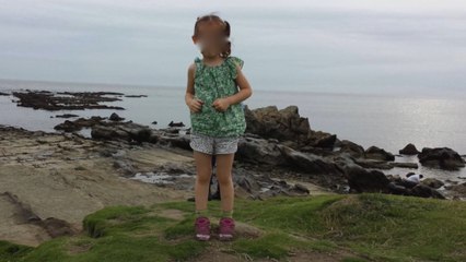 Un père photographie sa fille, un fantôme apparaît derrière