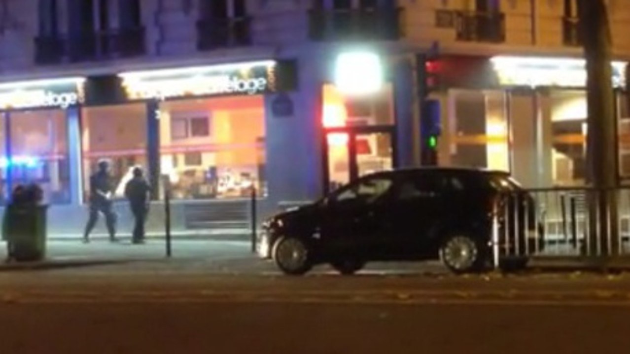Attentats de Paris : les premiers échanges de tirs au Bataclan