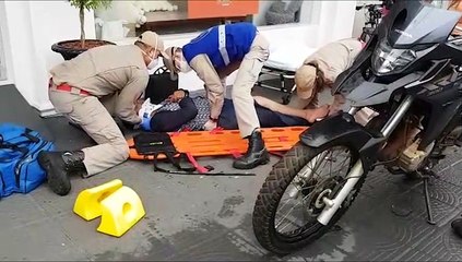 Jovem perde o controle da moto e cai durante trajeto até a igreja