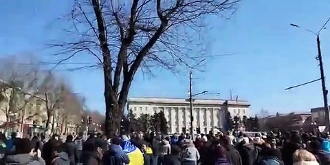 Proteste in Ucraina contro l'occupazione russa