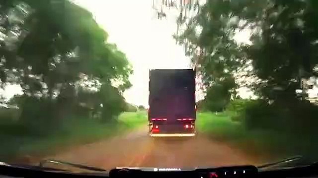 PRF apreende 350 mil maços de cigarros contrabandeados em caminhão baú roubado