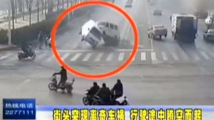 Chine : Trois voitures se retrouvent en lévitation