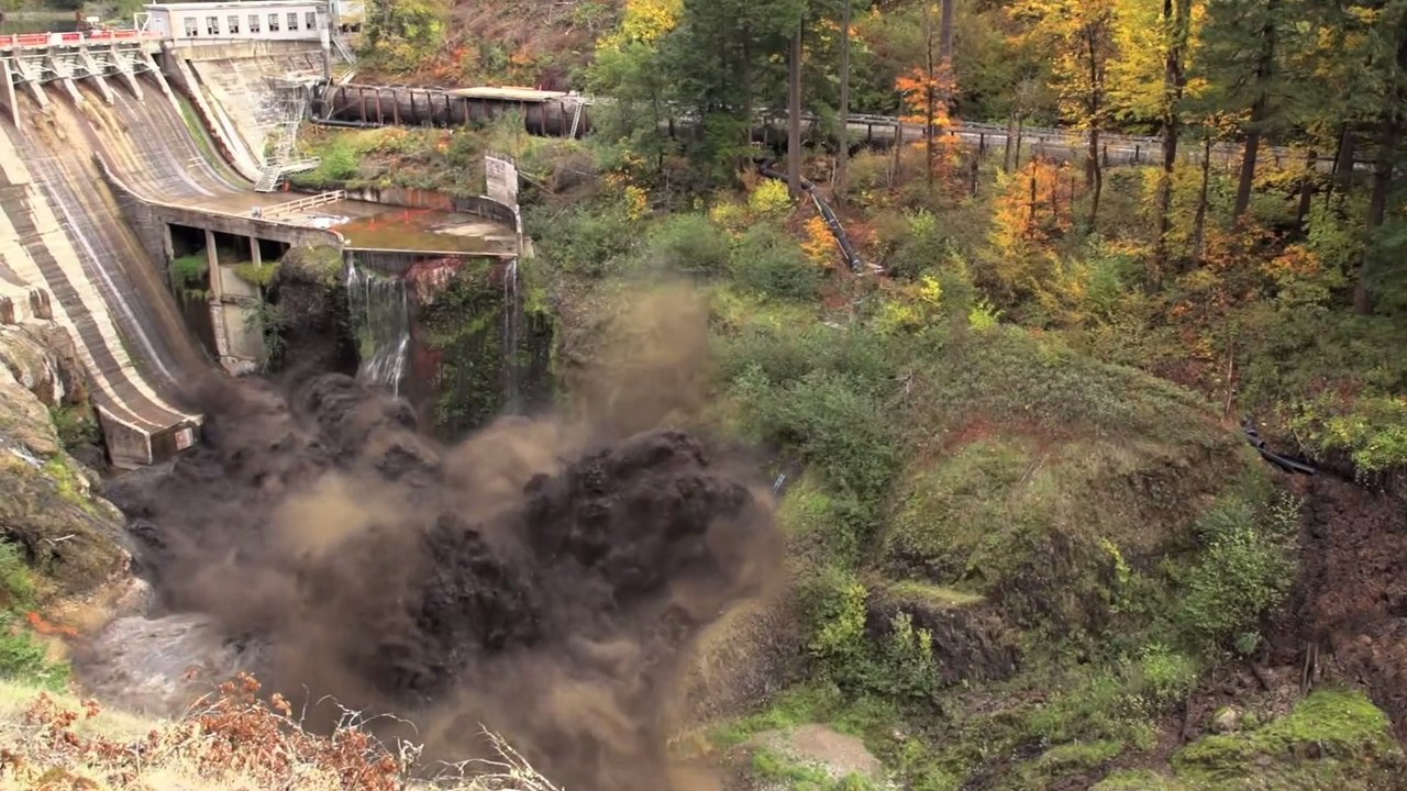 Voilà ce qu'il se passe quand on fait sauter un barrage