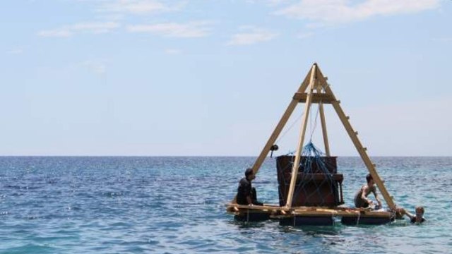 Leboncoin.fr : pour transporter un piano sur un autre continent rien de mieux qu'un radeau pyramidal