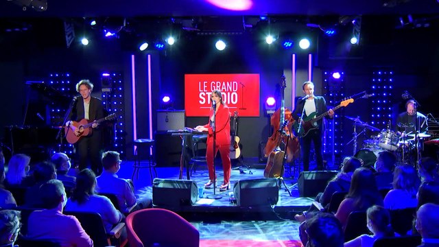 Joyce Jonathan interprète T'es beau, t'es beau dans Le Grand Studio RTL