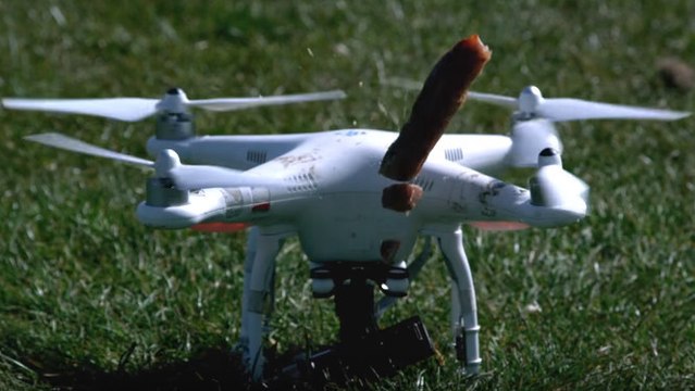Ils découpent des aliments avec les hélices d'un drone
