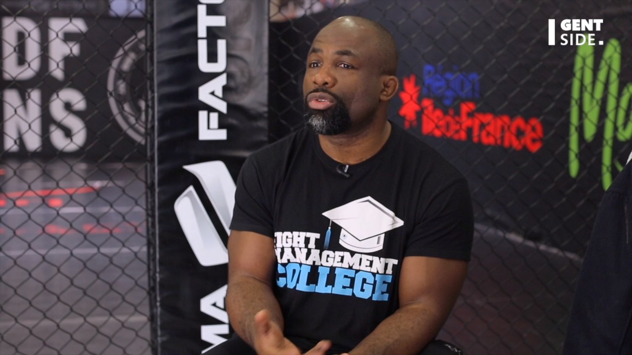 UFC : quand un combattant s'attaque à une machine à coups de poing de fête foraine, ça fait mal
