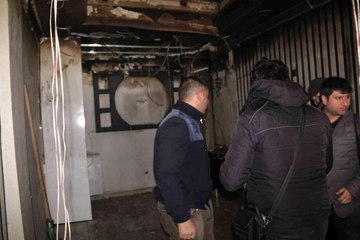 Tatvan'da yanan kuaför dükkanı kullanılamaz hale geldi