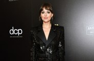 Dakota Johnson ama entrar de penetra em casamentos