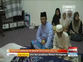 Jenazah dikebumikan di makam pahlawan Melaka