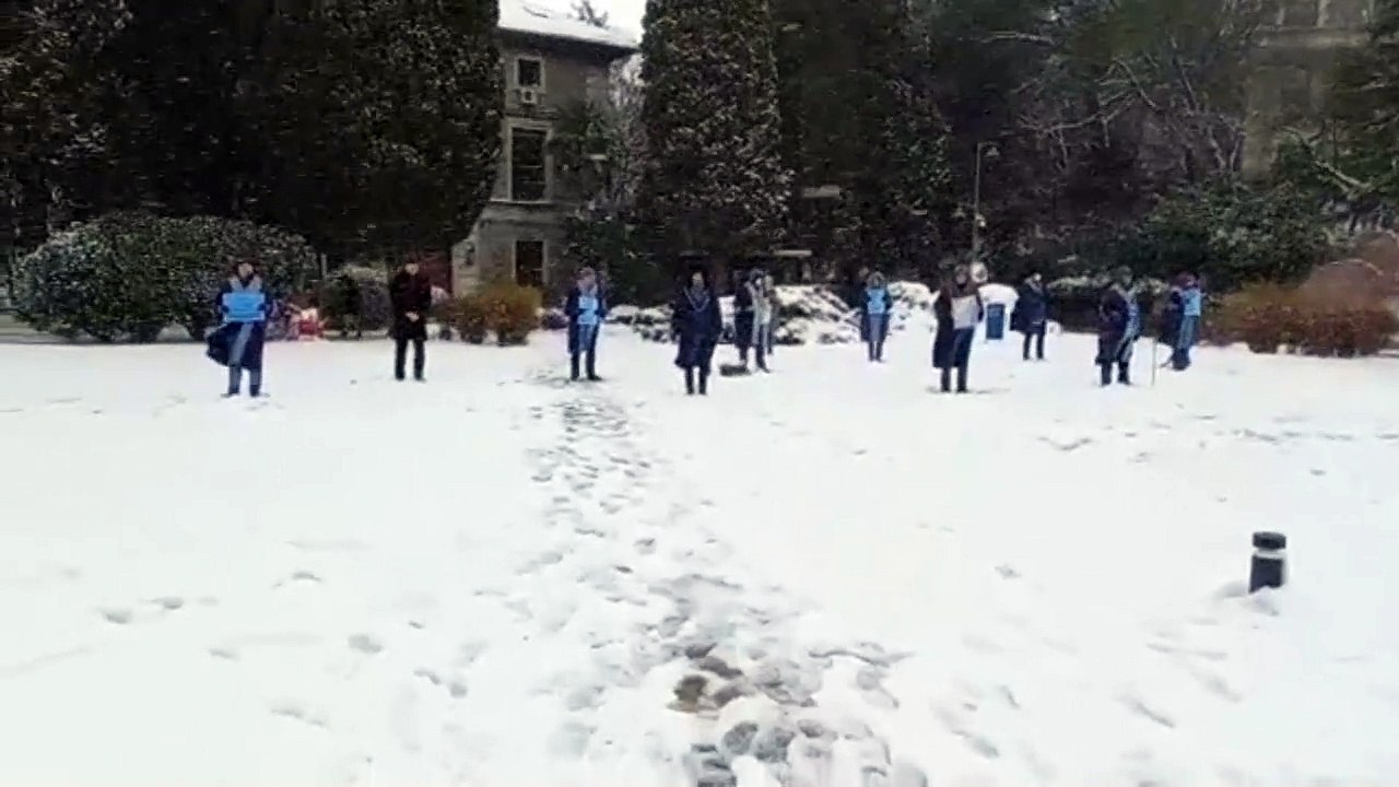 Boğaziçili akademisyenler kar altında nöbete devam etti