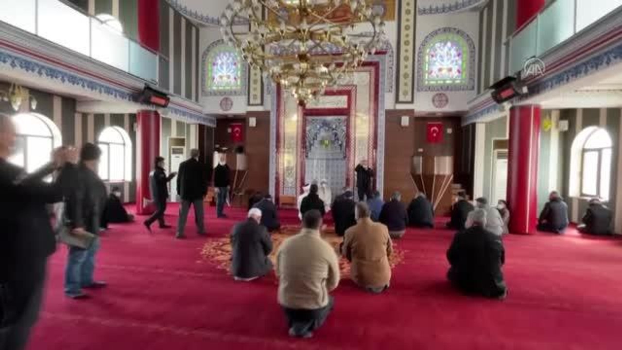 Camide deprem tatbikatı