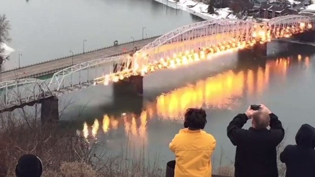 La démolition d'un pont de plus de 100 ans en Pennsylvanie aux Etats-Unis