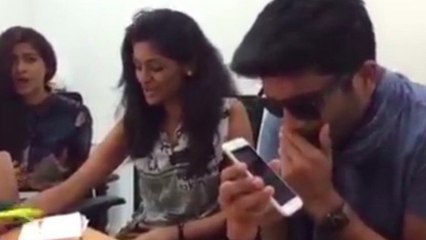 Il fait un freestyle de beatbox de folie avec Siri