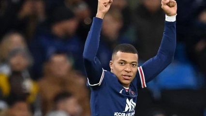 Kylian Mbappé : une surprise pour officialiser son couple avec Emma Smet ?