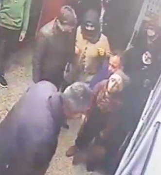 Müdür, nefes borusuna yiyecek kaçan öğrenciyi Heimlich manevrasıyla kurtardı