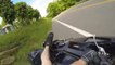 Sécurité routière : torse nu et en short, il chute à moto et montre ses blessures (VIDEO)