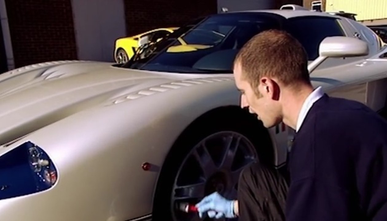 Le meilleur laveur de voitures au monde, payé un salaire incroyable pour faire reluire les plus belles caisses