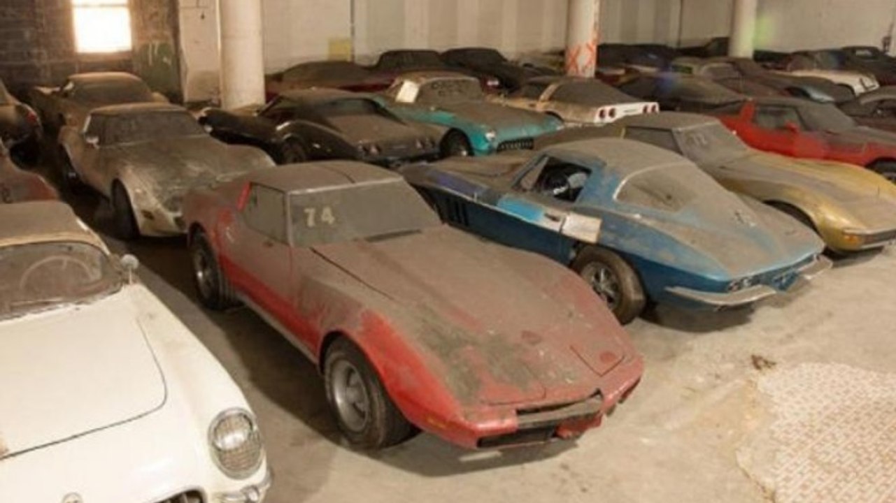 Une collection de voitures abandonnée de plusieurs millions d'euros découverte par hasard
