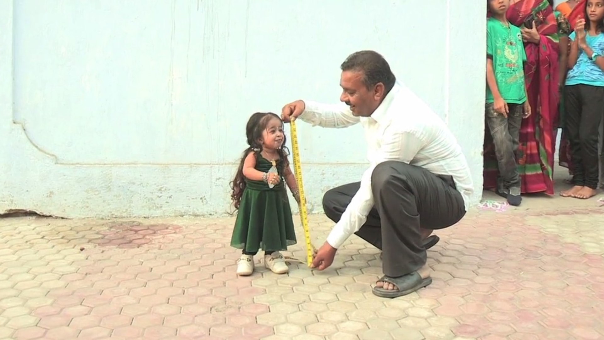 Jyoti Amge : C'est la femme la plus petite du monde - Vidéo