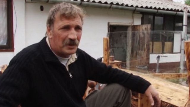 Istvan Puskas s'est fabriqué une moto en bois