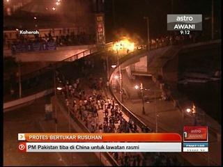 Protes bertukar rusuhan