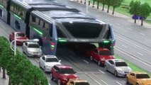 Un tout nouveau moyen de transport en commun, le bus enjambeur, le projet fou pour fluidifier le trafic en Chine