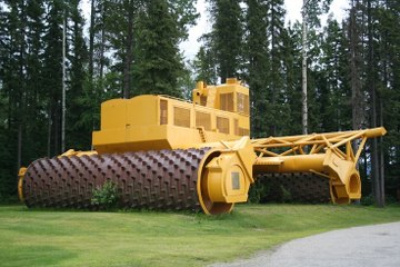Cette machine détruit TOUT le bois sur son passage !