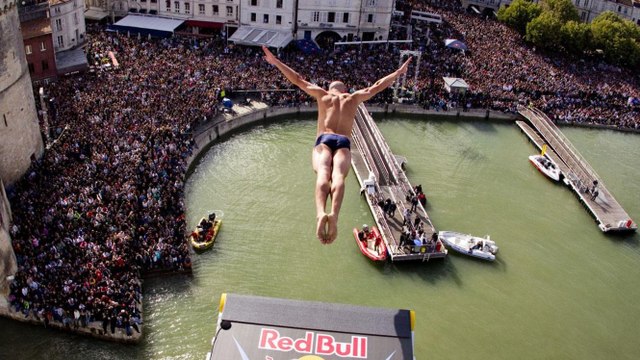 Cliff Diving : qu'arrive-t-il au corps lorsque l'on saute de 28 mètres de haut ?