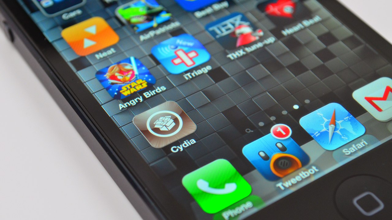 Jailbreak iOS 10 : le célèbre hacker Luca Todes...