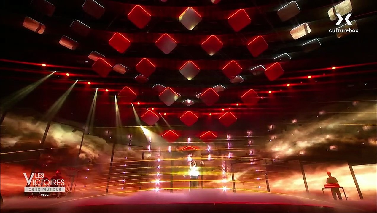 Silly Boy Blue chante "The Fight" aux Victoires 2022