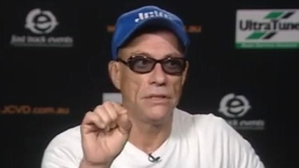 Jean-Claude Van Damme perd son sang froid et s'en prend aux journalistes en pleine interview