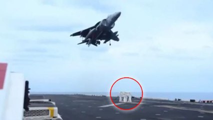 Sans train d'atterrissage, un avion de la Navy est contraint d'atterrir sur un tabouret !