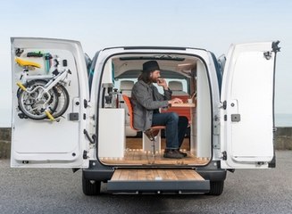 Le constructeur Nissan a transformé un van en bureau fonctionnel pour contenter les travailleurs qui aiment voyager