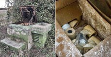 Un photographe explore un bunker de guerre abandonné depuis la guerre froide