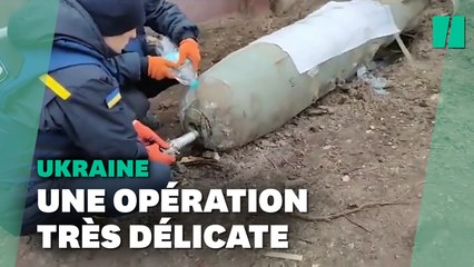 En Ukraine, l'opération épique de désamorçage d'une bombe russe